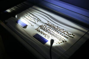 Cenne monety na muzealnej wystawie - Radio Kielce