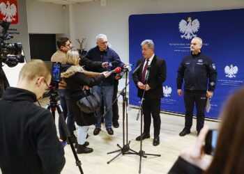 Policjanci i strażacy pomogą, gdy dokuczy mróz - Radio Kielce 07.01.2025. Kielce. Konferencja prasowa / Fot. Wiktor Taszłow - Radio Kielce