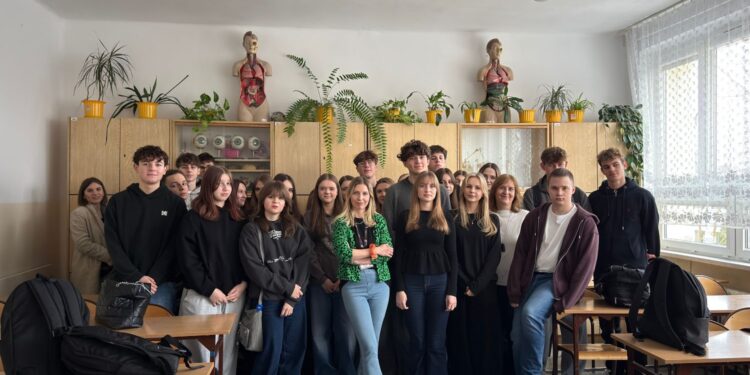 16.01.2026. Kielce. IV Liceum Ogólnokształcące. Warsztaty pn. „Jak nie dać się fake newsom?”, których organizatorem było Centrum Edukacji Medialnej działające przy Radiu Kielce / Fot. Aleksandra Słowak - Radio Kielce