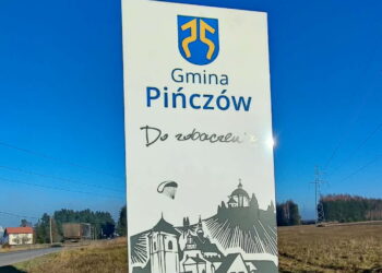 Wjeżdżających do gminy powitają nowe tablice - Radio Kielce Wjeżdżających do gminy powitają nowe tablice