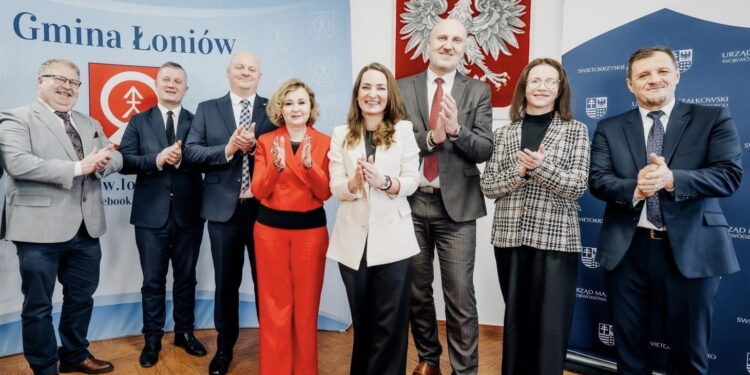 Dwie umowy na realizację sieci wodno-kanalizacyjnej