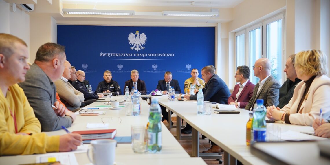 Zamknięte szkoły i pożary. Świętokrzyskie zmaga się z mrozem