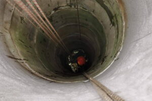 Był w studni. Pomogli mu strażacy - Radio Kielce Był w studni. Pomogli mu strażacy - Radio Kielce