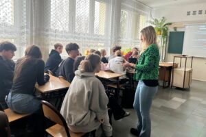 16.01.2026. Kielce. IV Liceum Ogólnokształcące. Warsztaty pn. „Jak nie dać się fake newsom?”, których organizatorem było Centrum Edukacji Medialnej działające przy Radiu Kielce / Fot. Aleksandra Słowak - Radio Kielce