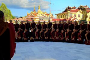 Muzyczne podróże przez świat. Birma / Fot. Majka Szura