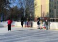 19.01.2026. Sandomierz. Lodowisko. Nauka jazdy na łyżwach / Fot. Grażyna Szlęzak-Wójcik - Radio Kielce