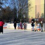 19.01.2026. Sandomierz. Lodowisko. Nauka jazdy na łyżwach / Fot. Grażyna Szlęzak-Wójcik - Radio Kielce