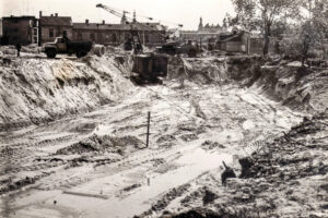 Kielce. Aleja IX Wieków Kielc. Lata 1967-1968. Budowa urzędu wojewódzkiego / źródło: fotopolska.eu