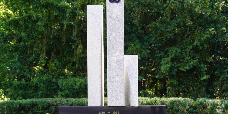 Pomnik Armii Krajowej pomazany czarną farbą. Sprawca nie będzie poszukiwany