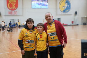Dziadkowie i wnuki opanowali Halę Legionów - Radio Kielce