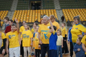 Dziadkowie i wnuki opanowali Halę Legionów - Radio Kielce