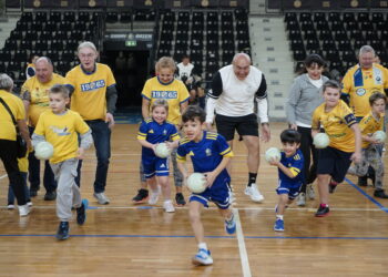 Dziadkowie i wnuki opanowali Halę Legionów