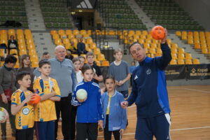 Dziadkowie i wnuki opanowali Halę Legionów - Radio Kielce