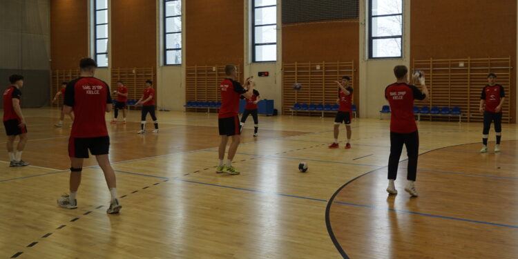 SMS II trenuje przed ligą