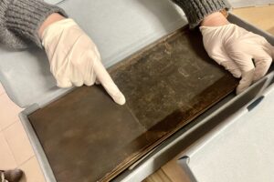 Książki z kolekcji Muzeum Wsi Kieleckiej po konserwacji / Fot. Dorota Klusek - Radio Kielce