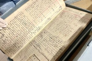 Książki z kolekcji Muzeum Wsi Kieleckiej po konserwacji / Fot. Dorota Klusek - Radio Kielce