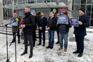 Przedstawiciele Konfederacji: rząd chce inwigilować przedsiębiorców