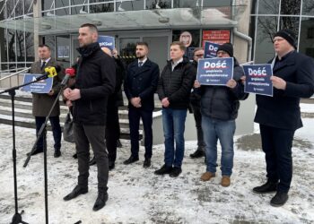 Przedstawiciele Konfederacji: rząd chce inwigilować przedsiębiorców - Radio Kielce Przedstawiciele Konfederacji: rząd chce inwigilować przedsiębiorców