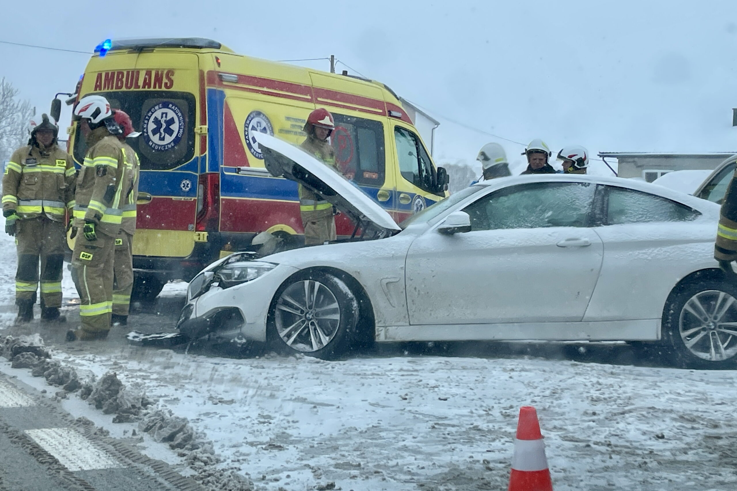 Ślisko na drogach – uważajmy za kierownicą