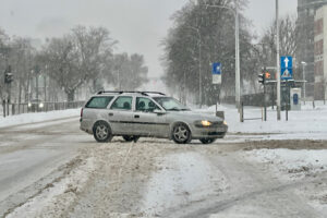 Raport z zaśnieżonych dróg - Radio Kielce Raport z zaśnieżonych dróg - Radio Kielce