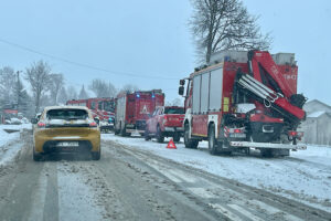 Raport z zaśnieżonych dróg - Radio Kielce Raport z zaśnieżonych dróg - Radio Kielce