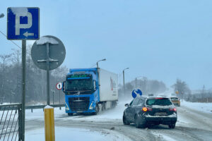 Raport z zaśnieżonych dróg - Radio Kielce Raport z zaśnieżonych dróg - Radio Kielce