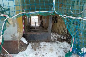 14.01.2026. Kielce. Ulica Piotrkowska 4. Opuszczona, zniszczona kamienica / Fot. Wiktor Taszłow – Radio Kielce