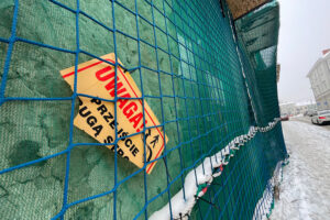 14.01.2026. Kielce. Ulica Piotrkowska 4. Opuszczona, zniszczona kamienica / Fot. Wiktor Taszłow – Radio Kielce