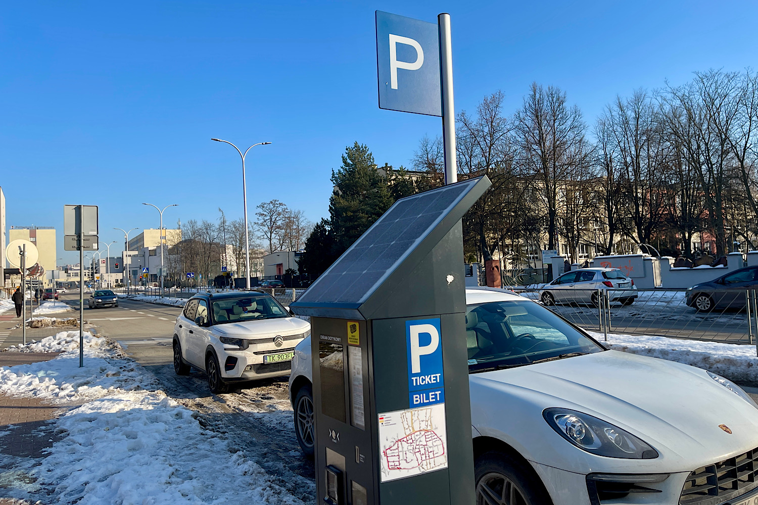 Strefa płatnego parkowania z niewielkim wzrostem wpływów