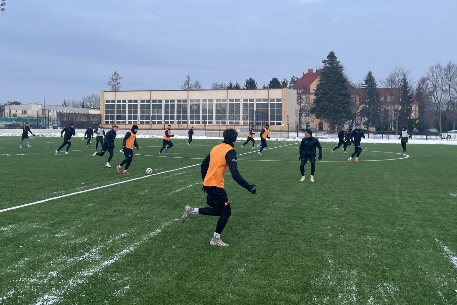 Pierwszy trening piłkarzy KSZO. Na zajęciach jeden nowy zawodnik