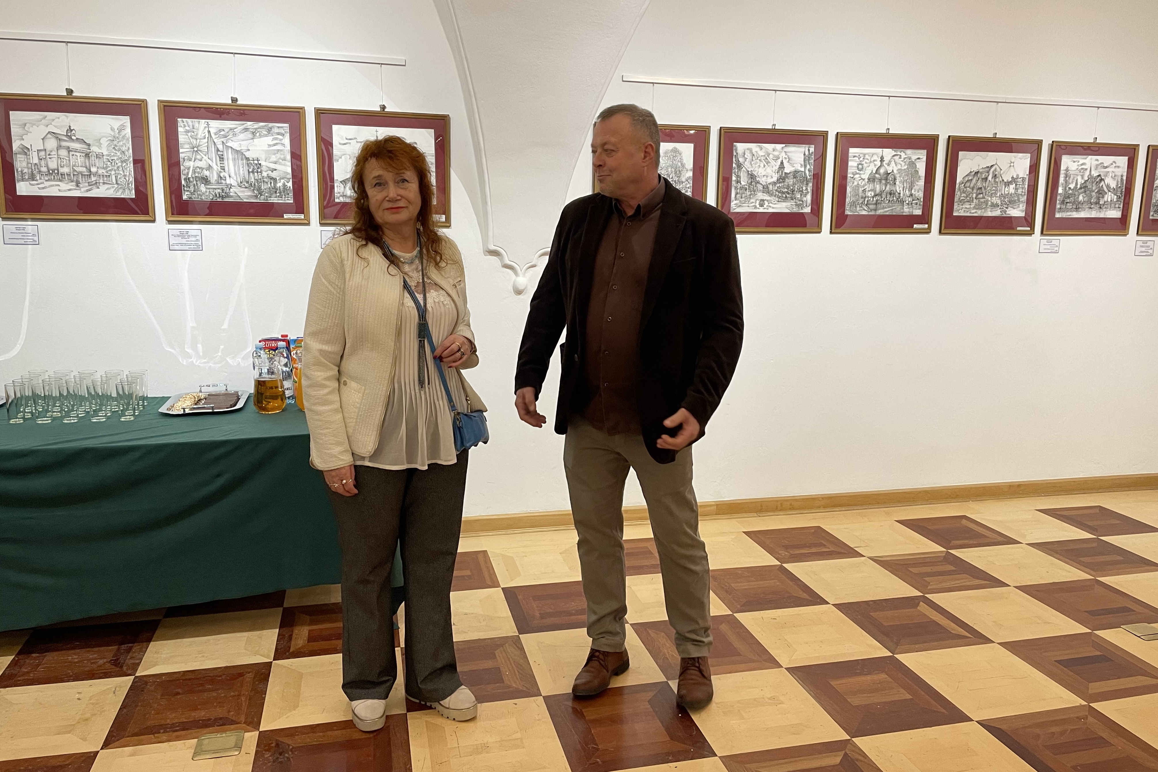 Prace znanego artysty na wystawie w ratuszu