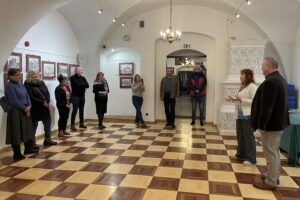 Prace znanego artysty na wystawie w ratuszu - Radio Kielce