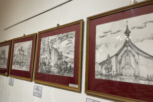 Prace znanego artysty na wystawie w ratuszu