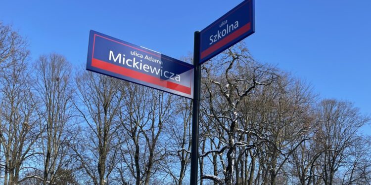 Tablice z nazwami ulic do wymiany