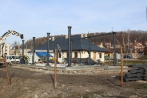 Budowa wiaty kolejowej w Pińczowie / Fot. Marta Gajda-Kruk - Radio Kielce