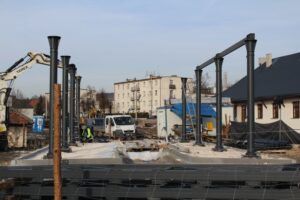 Budowa wiaty kolejowej w Pińczowie / Fot. Marta Gajda-Kruk - Radio Kielce