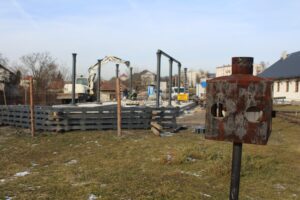 Budowa wiaty kolejowej w Pińczowie / Fot. Marta Gajda-Kruk - Radio Kielce