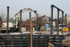 Budowa wiaty kolejowej w Pińczowie / Fot. Marta Gajda-Kruk - Radio Kielce