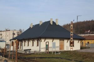 Budowa wiaty kolejowej w Pińczowie / Fot. Marta Gajda-Kruk - Radio Kielce