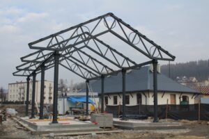 Budowa wiaty kolejowej w Pińczowie / Fot. Marta Gajda-Kruk - Radio Kielce