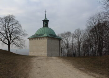 Będzie lepszy dojazd do kaplicy św. Anny - Radio Kielce Będzie lepszy dojazd do kaplicy św. Anny