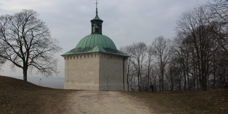 Będzie lepszy dojazd do kaplicy św. Anny