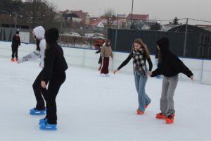 24.01.2026. Pińczów. Lodowisko / Fot. Marta Gajda-Kruk - Radio Kielce