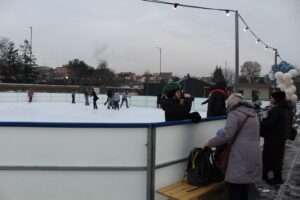 24.01.2026. Pińczów. Lodowisko / Fot. Marta Gajda-Kruk - Radio Kielce
