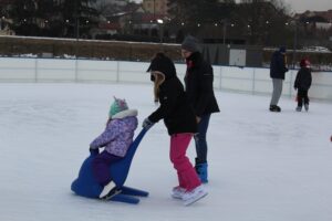 24.01.2026. Pińczów. Lodowisko / Fot. Marta Gajda-Kruk - Radio Kielce