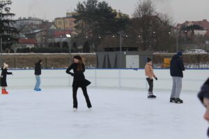 24.01.2026. Pińczów. Lodowisko / Fot. Marta Gajda-Kruk - Radio Kielce