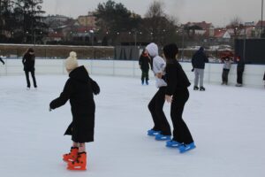 24.01.2026. Pińczów. Lodowisko / Fot. Marta Gajda-Kruk - Radio Kielce
