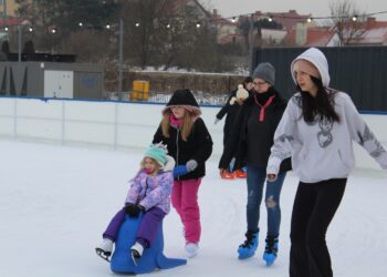 W Pińczowie jazda na lodowisku bez ograniczeń czasowych