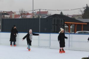 24.01.2026. Pińczów. Lodowisko / Fot. Marta Gajda-Kruk - Radio Kielce