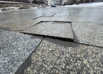 Przejazd przez Plac Moniuszki ponownie do naprawy